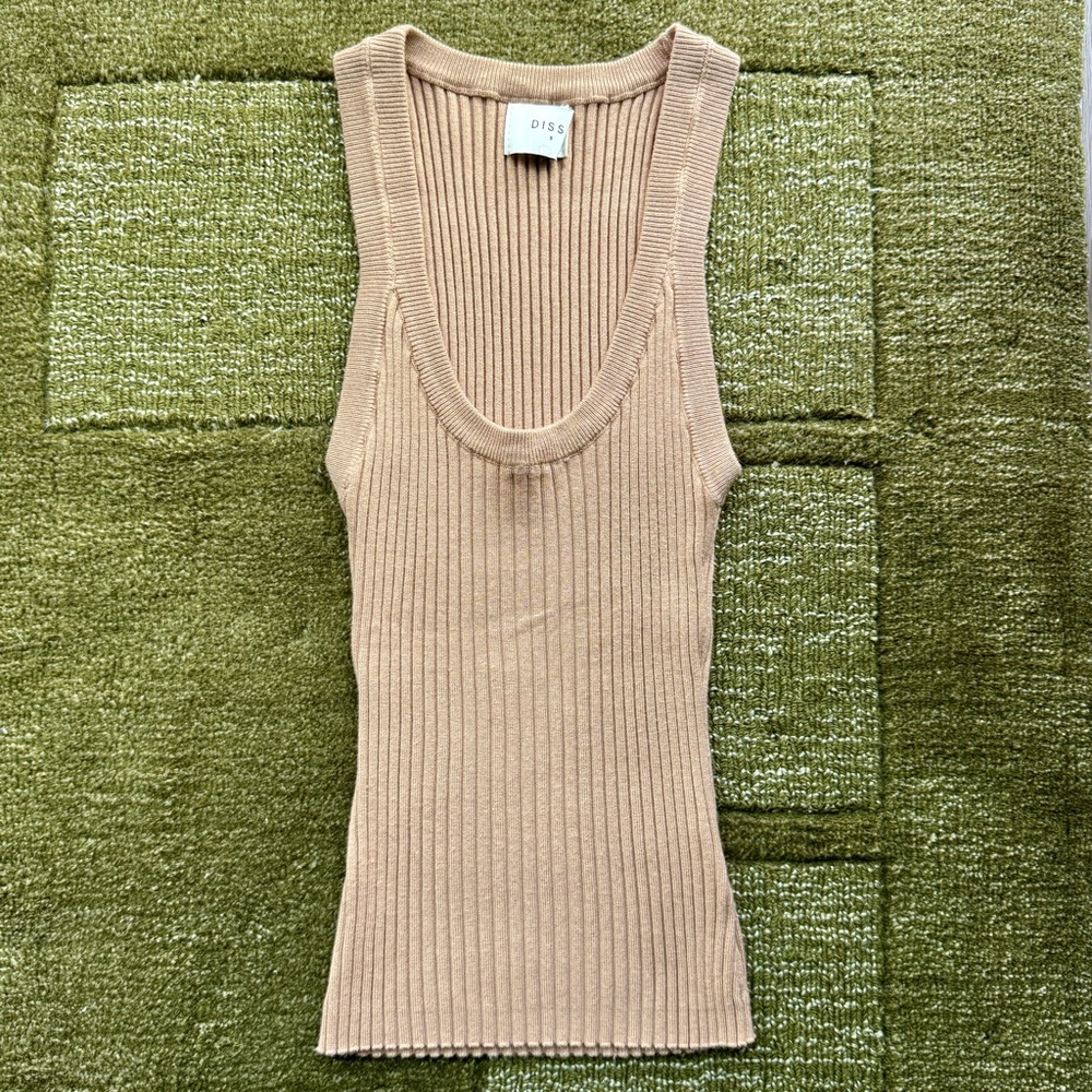 DISSH LEE WHEAT KNIT SCOOP TANK